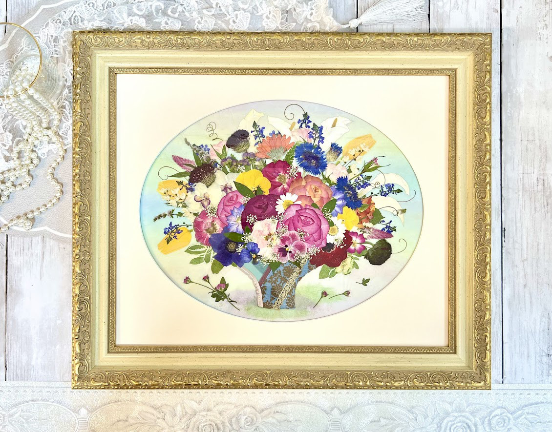 まるで絵画のような豪華な花瓶の押し花アート額