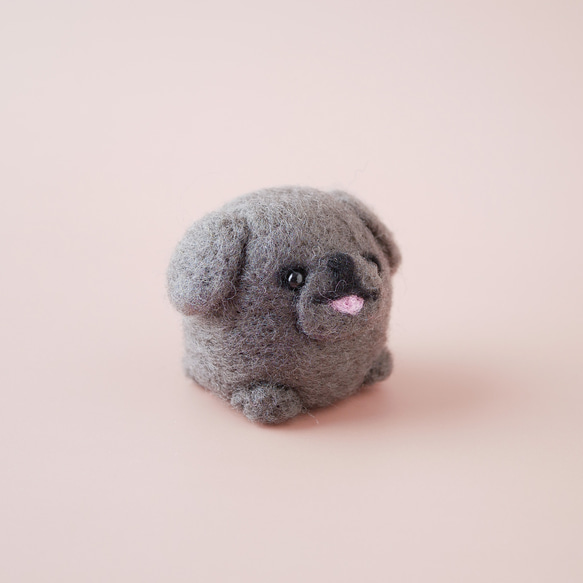 ペキニーズのお散歩マスコット｜手のひらサイズの羊毛フェルト　ペキニーズブラック 3枚目の画像