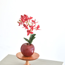 アップル＋オーキッド！？ 赤いりんごと蘭(レッド)　アーティフィシャルフラワー　咲き続けるフラワーインテリア 1枚目の画像