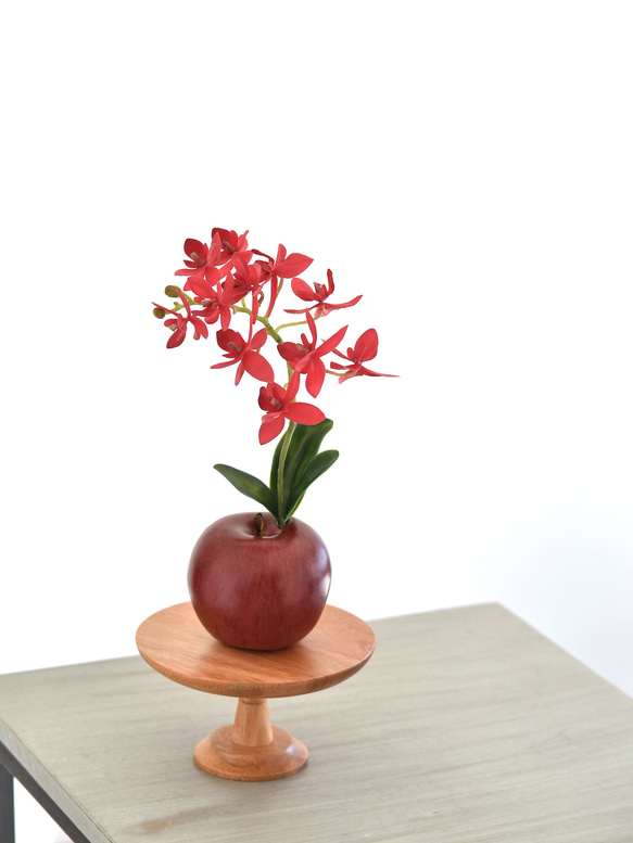 アップル＋オーキッド！？ 赤いりんごと蘭(レッド)　アーティフィシャルフラワー　咲き続けるフラワーインテリア 2枚目の画像
