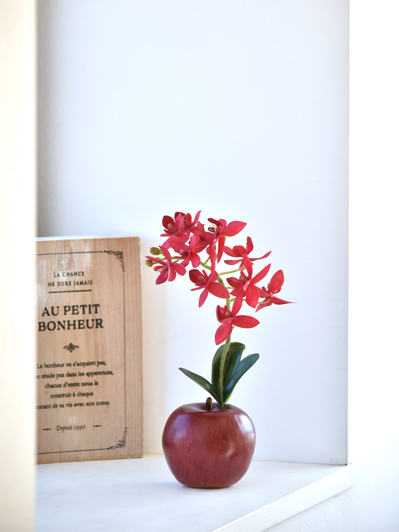 アップル＋オーキッド！？ 赤いりんごと蘭(レッド)　アーティフィシャルフラワー　咲き続けるフラワーインテリア 7枚目の画像