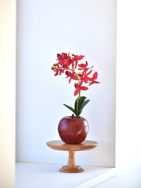 アップル＋オーキッド！？ 赤いりんごと蘭(レッド)　アーティフィシャルフラワー　咲き続けるフラワーインテリア 5枚目の画像