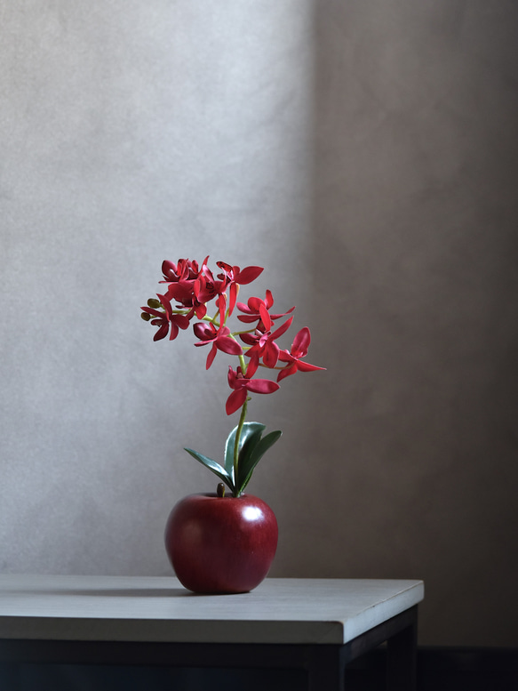 アップル＋オーキッド！？ 赤いりんごと蘭(レッド)　アーティフィシャルフラワー　咲き続けるフラワーインテリア 10枚目の画像