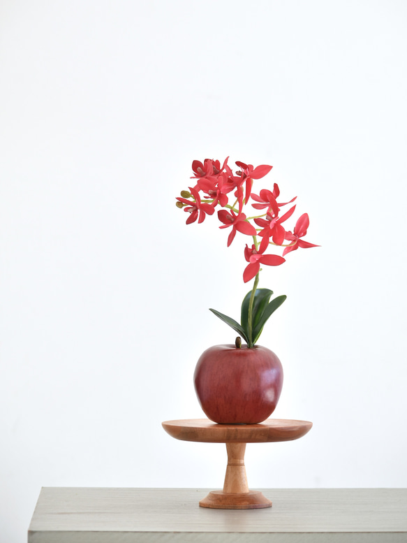 アップル＋オーキッド！？ 赤いりんごと蘭(レッド)　アーティフィシャルフラワー　咲き続けるフラワーインテリア 4枚目の画像