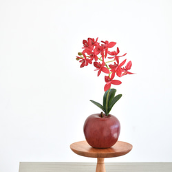 アップル＋オーキッド！？ 赤いりんごと蘭(レッド)　アーティフィシャルフラワー　咲き続けるフラワーインテリア 3枚目の画像