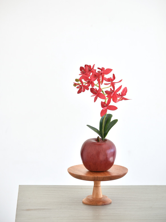 アップル＋オーキッド！？ 赤いりんごと蘭(レッド)　アーティフィシャルフラワー　咲き続けるフラワーインテリア 3枚目の画像