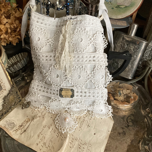 大人可愛いアンティーククロッシェレースのショルダー紐付