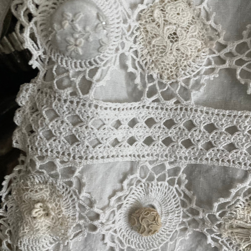 大人可愛いアンティーククロッシェレースのショルダー紐付ペタンコ