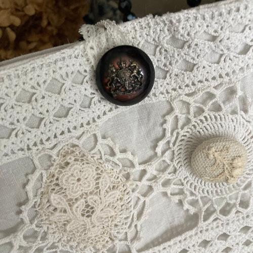 大人可愛いアンティーククロッシェレースのショルダー紐付