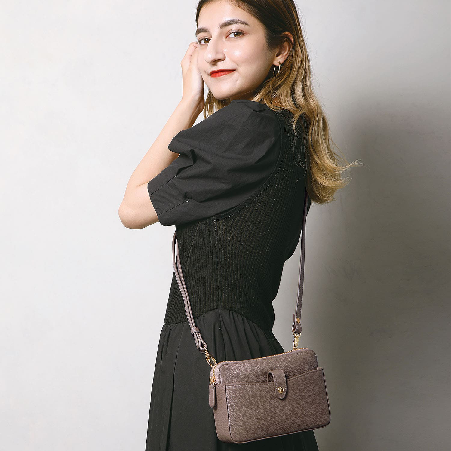 スマホショルダー ポーチ レディース 本革 撥水 横型 軽量 小型 小さめ 斜めがけ サコッシュ ポシェット / MP3