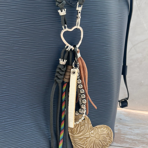 限定1 パラコードとレザー バッグチャーム じゃらじゃらバッグチャーム