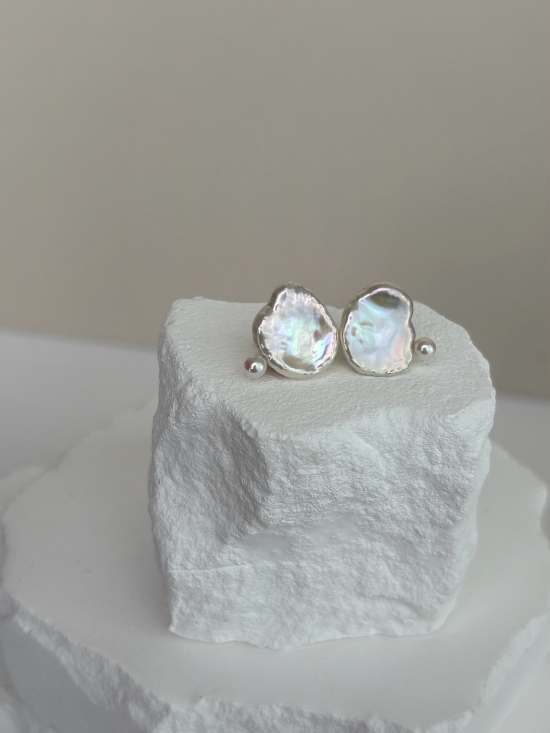 【1点もの】高品質　花びらパール＋1pearl ペタルパールピアス