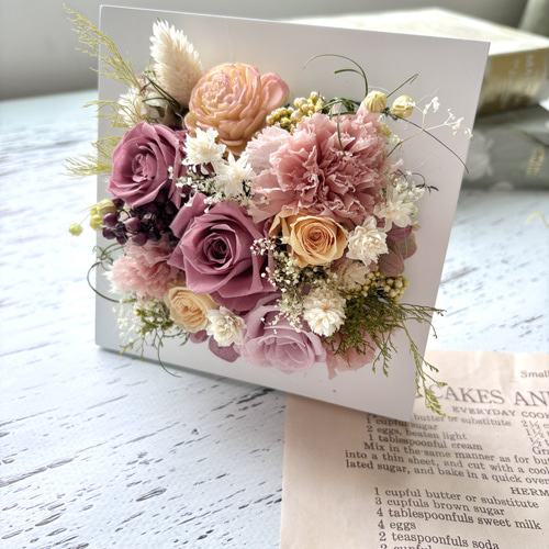 くすみカラーの上品フレームアレンジ /プリザーブドフラワー/BOX