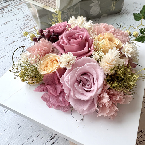 くすみカラーの上品フレームアレンジ /プリザーブドフラワー/BOX付き