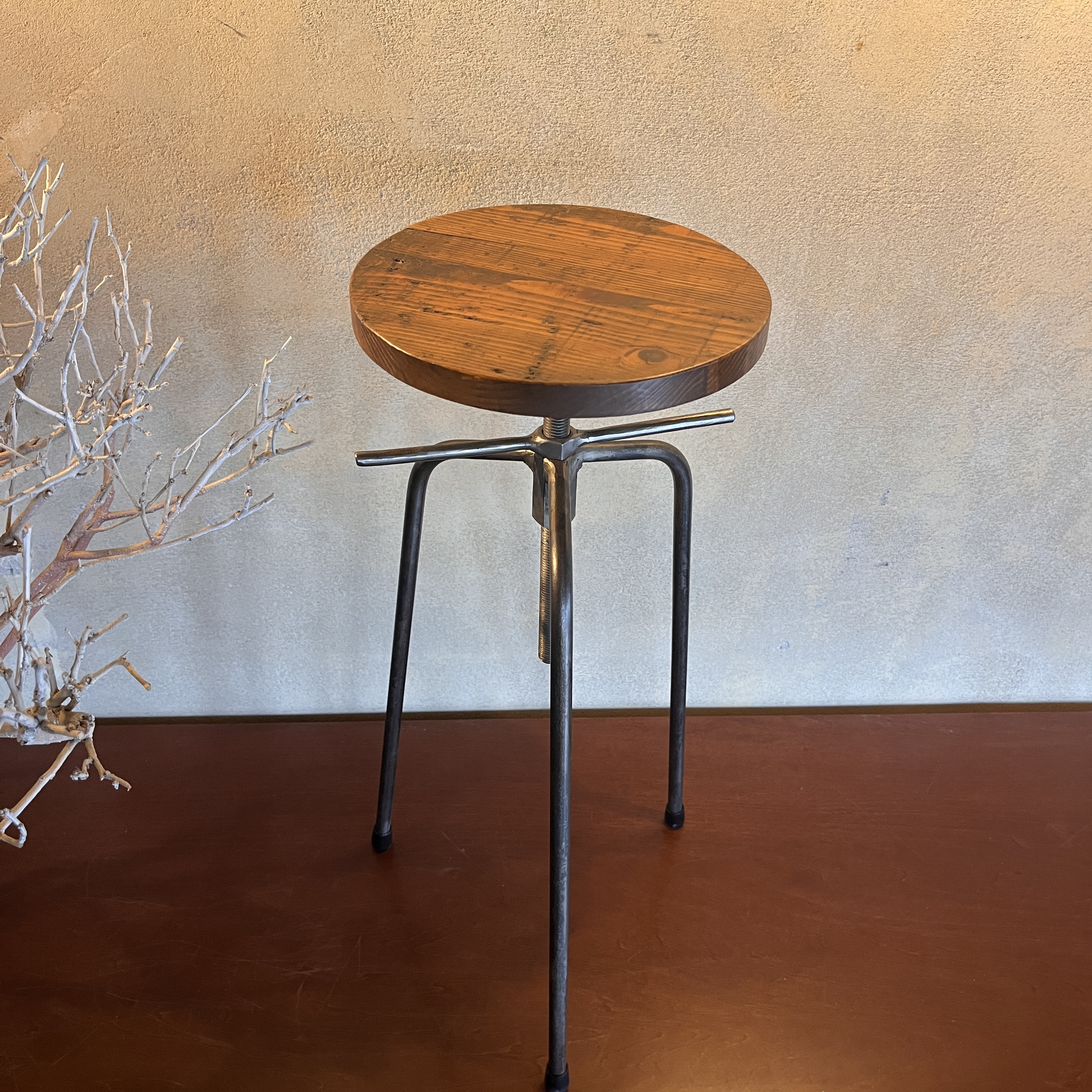 アイアンスツール/回転式高さ調整　ビンテージ　バースツール　カウンターチェア　ハイスツール　玄関スペース　椅子　花台