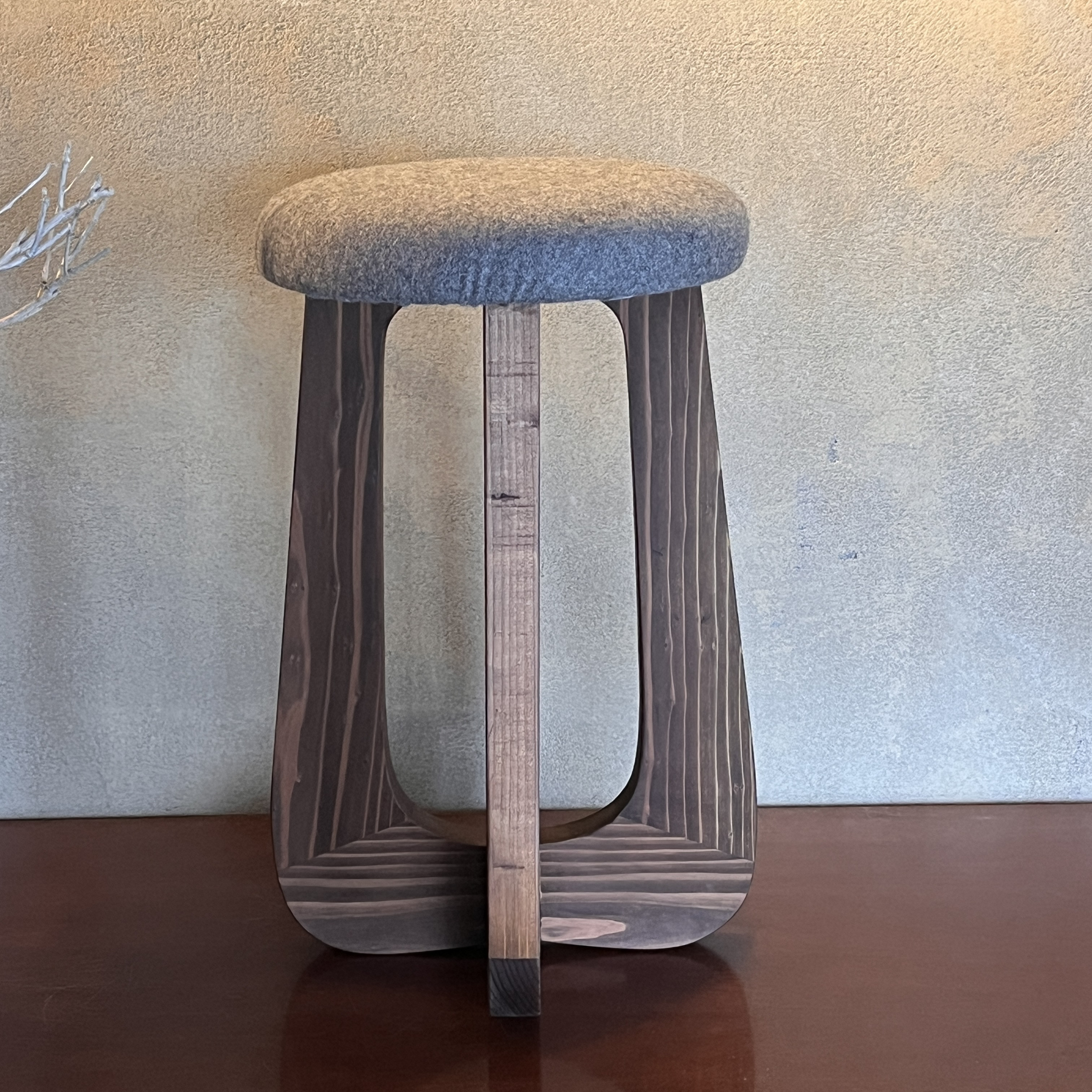 たまごスツール　ファブリックスツール　インテリアデザイン　腰掛け　かわいい椅子