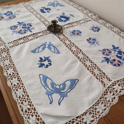 ドイツの手仕事/バテンレースと白糸手刺繍のテーブルセンター