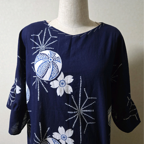 浴衣リメイクネイビー 花柄 フレア ワンピース　L〜LL 浴衣リメイクネイビー 花柄 フレア ワンピース L〜LL - メルカリ