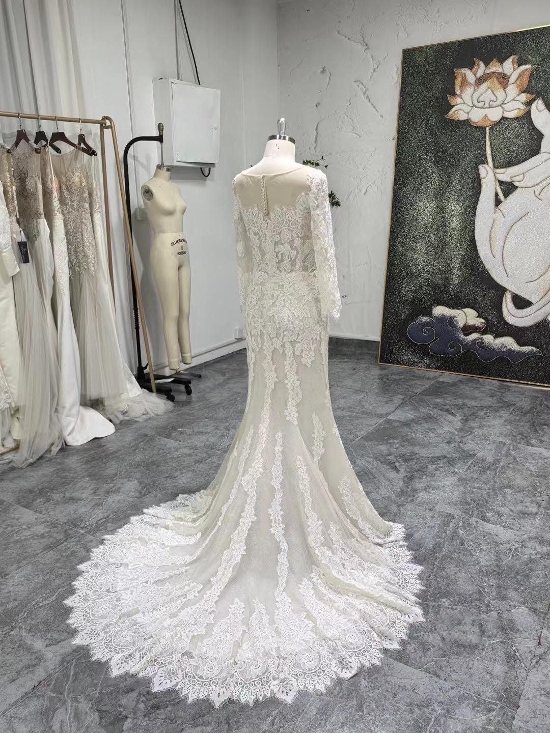 品質保証！肩紐あり　花嫁結婚マーメイドドレス　エレガントなシルエット　トレーン　ファスナー　小枝レース　結婚式挙式前撮り