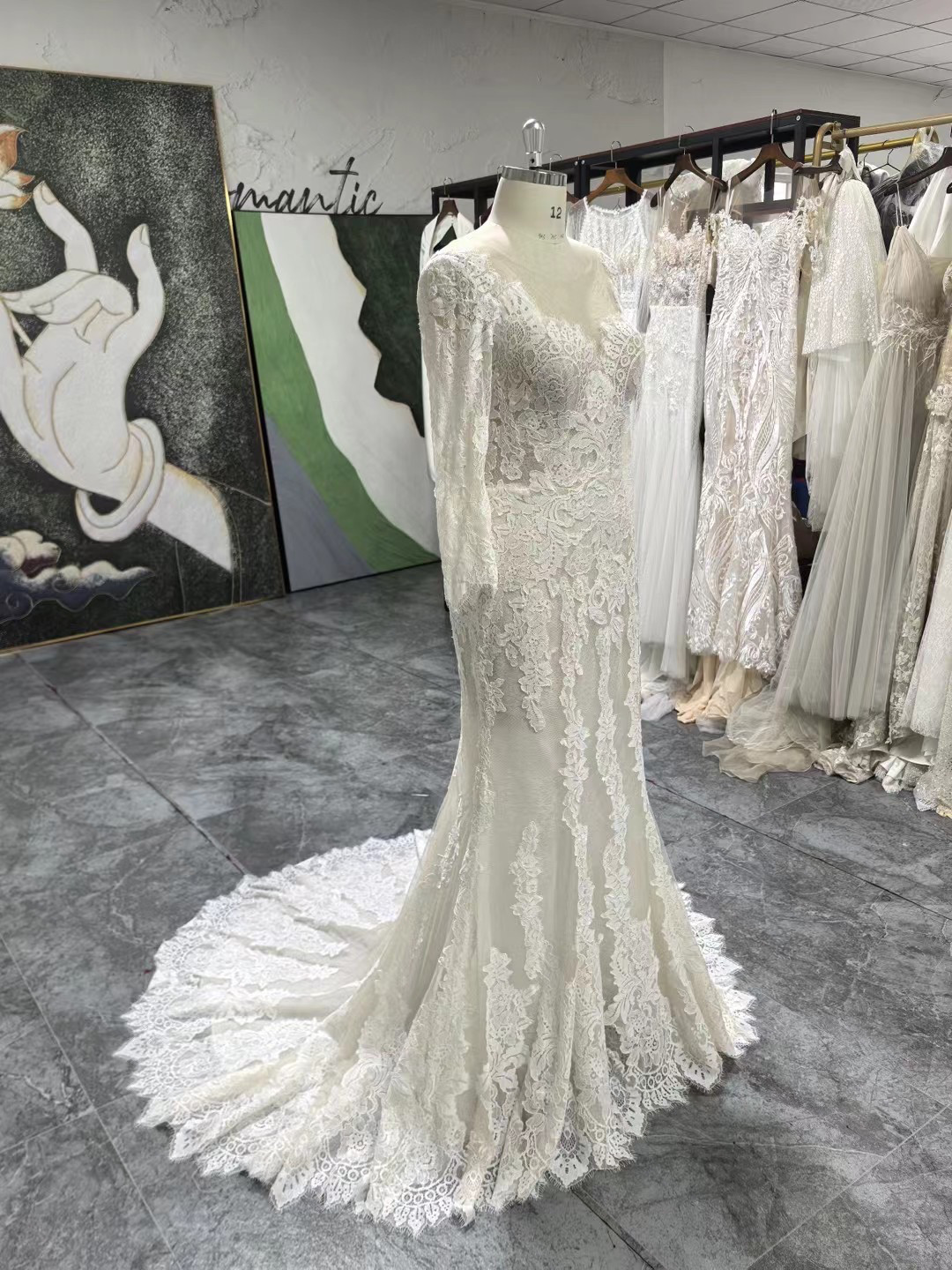 品質保証！肩紐あり　花嫁結婚マーメイドドレス　エレガントなシルエット　トレーン　ファスナー　小枝レース　結婚式挙式前撮り