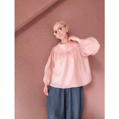 ふんわり軽いほんのり透け感❤️絶妙くすみピンク❤️ギャザートップス