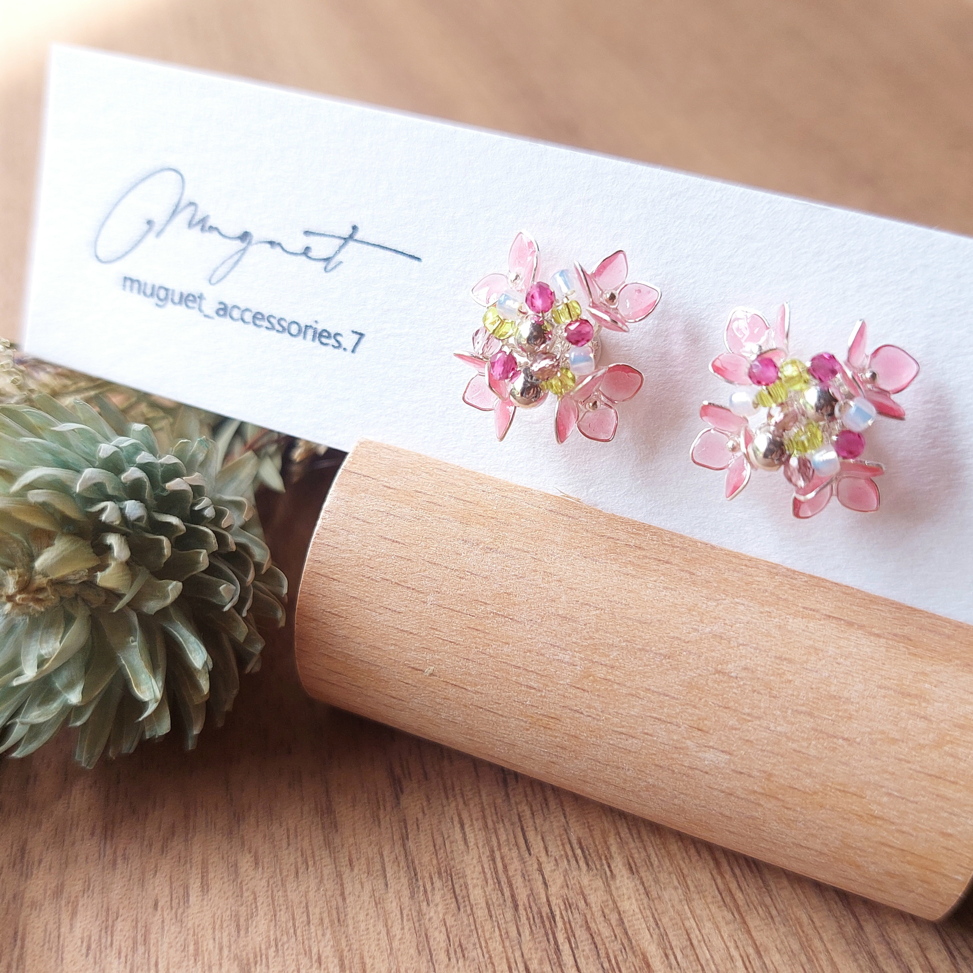 【移ろい -  ガクアジサイ・茜のころ】   ピアス/イヤリング 紫陽花 あじさい 赤  レッド 夏 梅雨 浴衣 和 洋