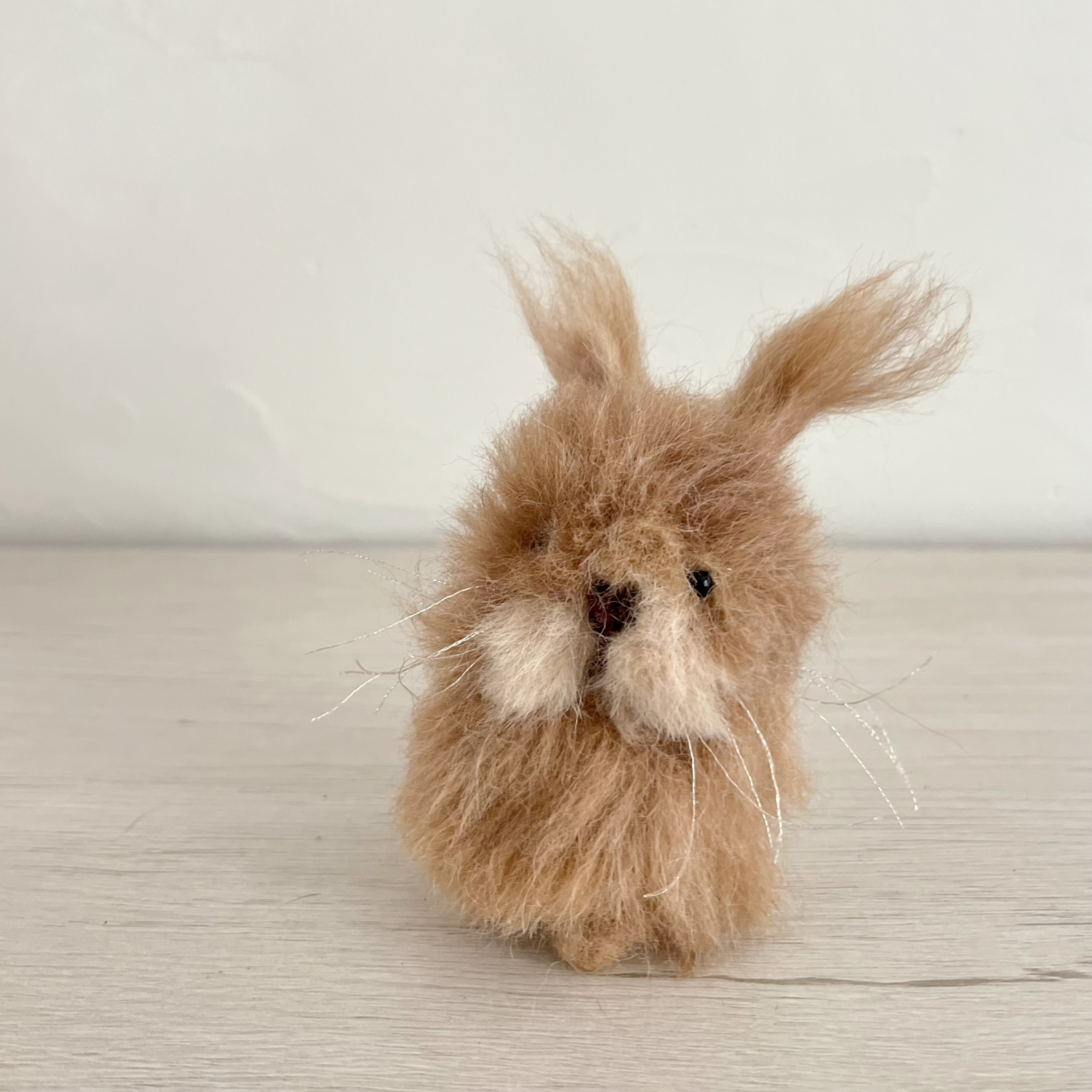 ミルクティーカラーのふわふわ うさぎさん*´ㅅ`* ニードルフェルト