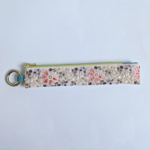 インド刺繍リボンと白い刺繍レース生地の扇子入れ ロングスリムなペン