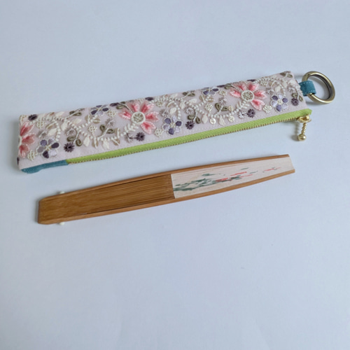 インド刺繍リボンと白い刺繍レース生地の扇子入れ ロングスリムなペン