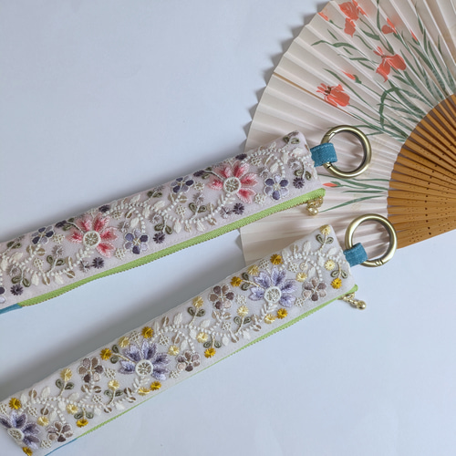 インド刺繍リボンと白い刺繍レース生地の扇子入れ ロングスリムなペン