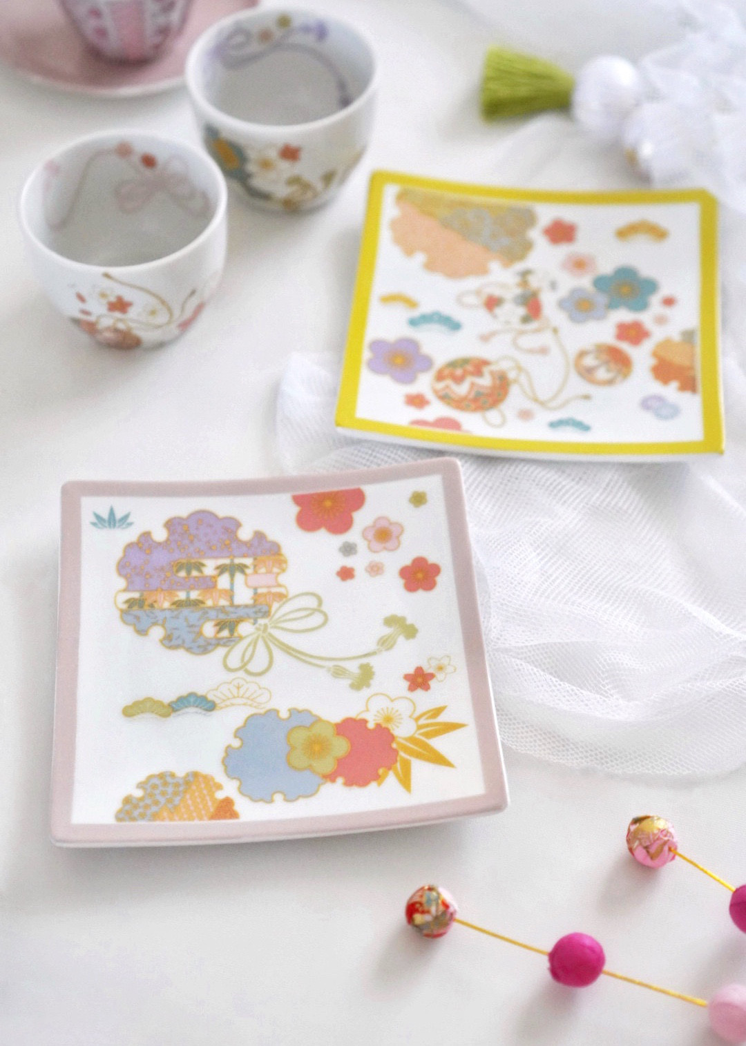 おせちや和菓子を~ニュアンスカラーがおしゃれな和柄ペア~ 取り皿にも使える和モダンスクエア皿*和洋折衷のお正月