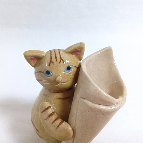 トラ猫の一輪挿し 陶器 揚枝入れ 花器 花瓶 一輪挿し・花瓶・花器 粘土