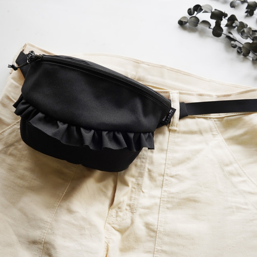 新色追加】撥水CORDURA®ナイロン使用｜軽量フリル ボディバッグ