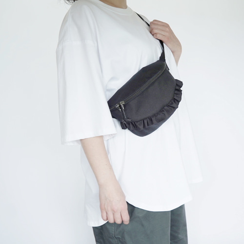 新色追加】撥水CORDURA®ナイロン使用｜軽量フリル ボディバッグ
