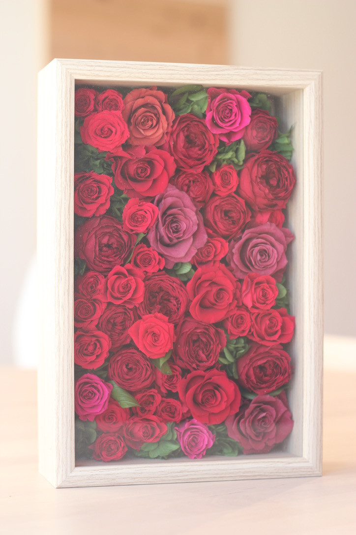 プリザーブドフラワー額装アレンジ（レッド系おまかせ）