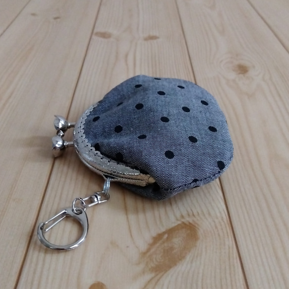 がま口ミニポーチ　コインケース　キーホルダー　8.5cm口金　アクセサリーケース　ドット　ダンガリー　ブラック系　226 5枚目の画像
