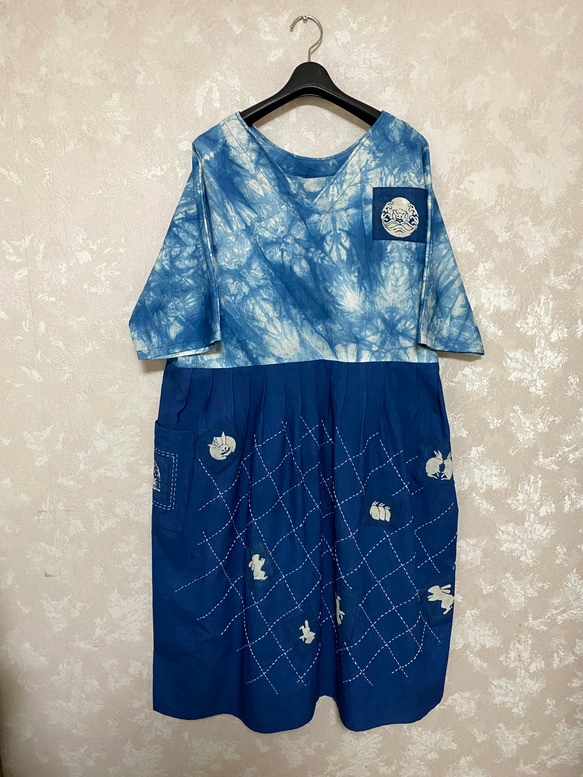 334.藍染めワンピース、うさぎ 刺し子 絞り染め Vネック ラウンド 