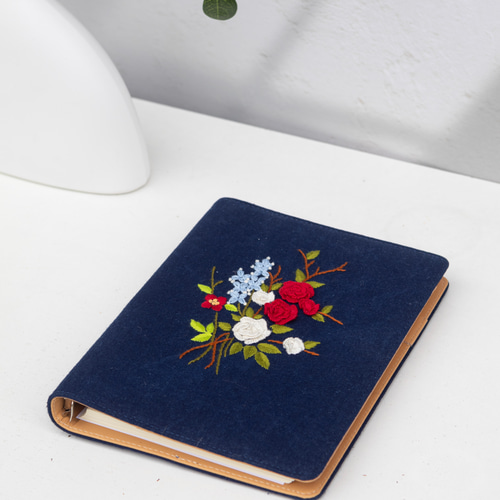 手刺繍】藍色布張り ローズノートカバー｜A5リフィル式｜一生モノの