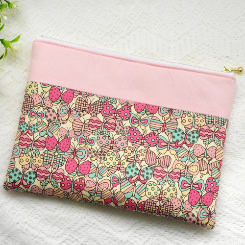 SALE】文庫本が入るフラットポーチ◇ポップな蝶々 ポーチ - Farbe