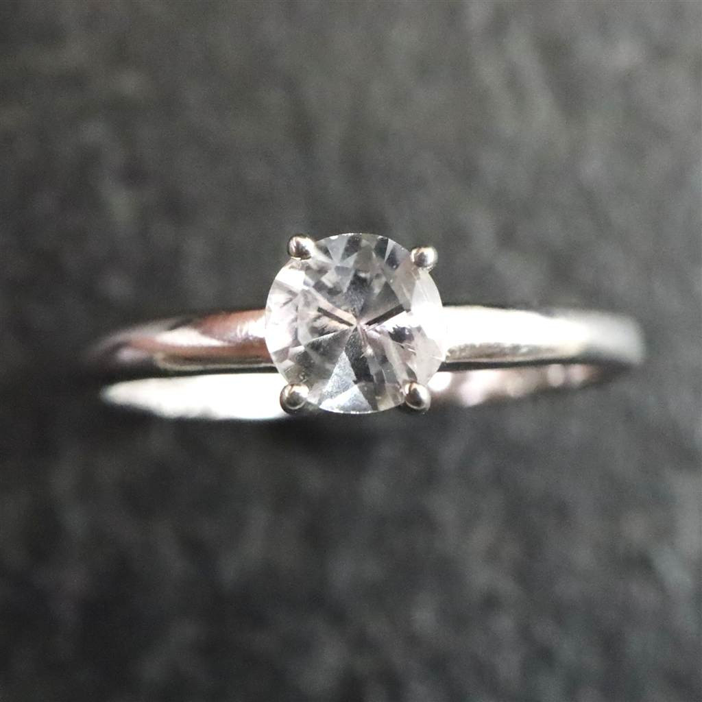 ブラジル産 フェナカイト 4.7mmラウンドカット リング 鑑別書付 11号 #69794