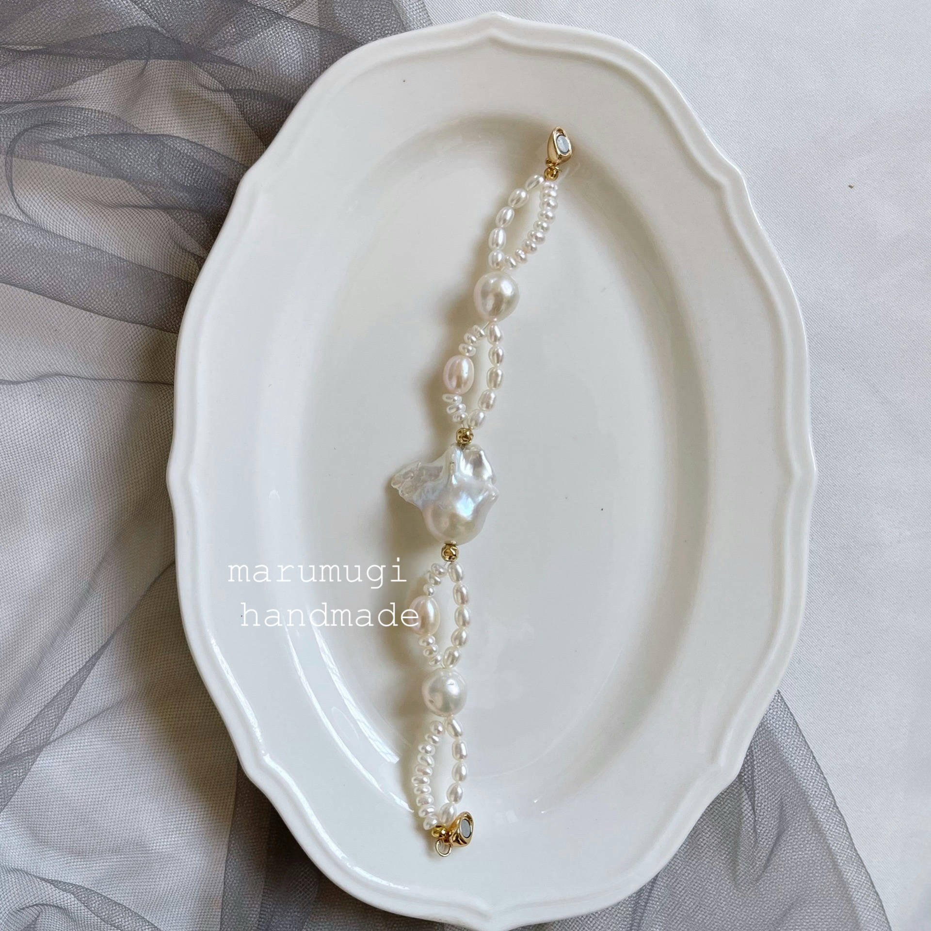 「輝きと優雅さ」天然淡水バロックパールブレスレット<落下防止チェーンつき>  6月の誕生石「パール」大ぶり ホワイト