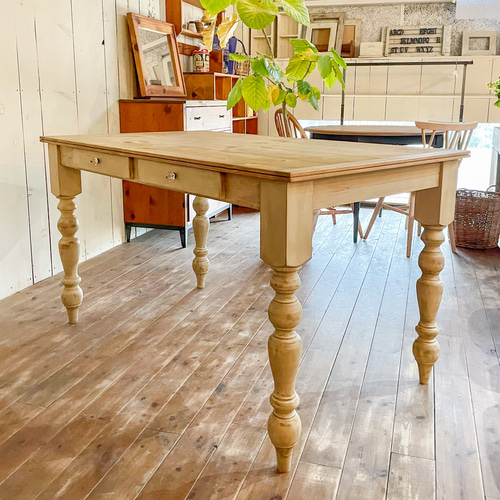 【値段交渉不可】アンティーク調のダイニングテーブル シンプルなアンティーク家具、6〜8人掛けのダイニングテーブル(h-001