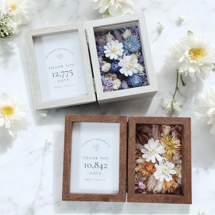 子育て感謝状 両親贈呈品｜ジニアが彩るフォトフレーム（プリザーブド・ドライフラワー／2色展開）結婚式・ウェディング