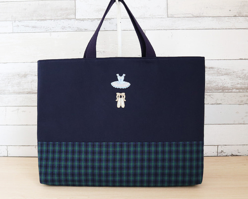 入園入学準備品　レッスンバッグ　紺チェック　ファミリアワッペン・ワッペン他 familiar - 【ハンドメイド】くまワッペン付レッスンバッグ 紺