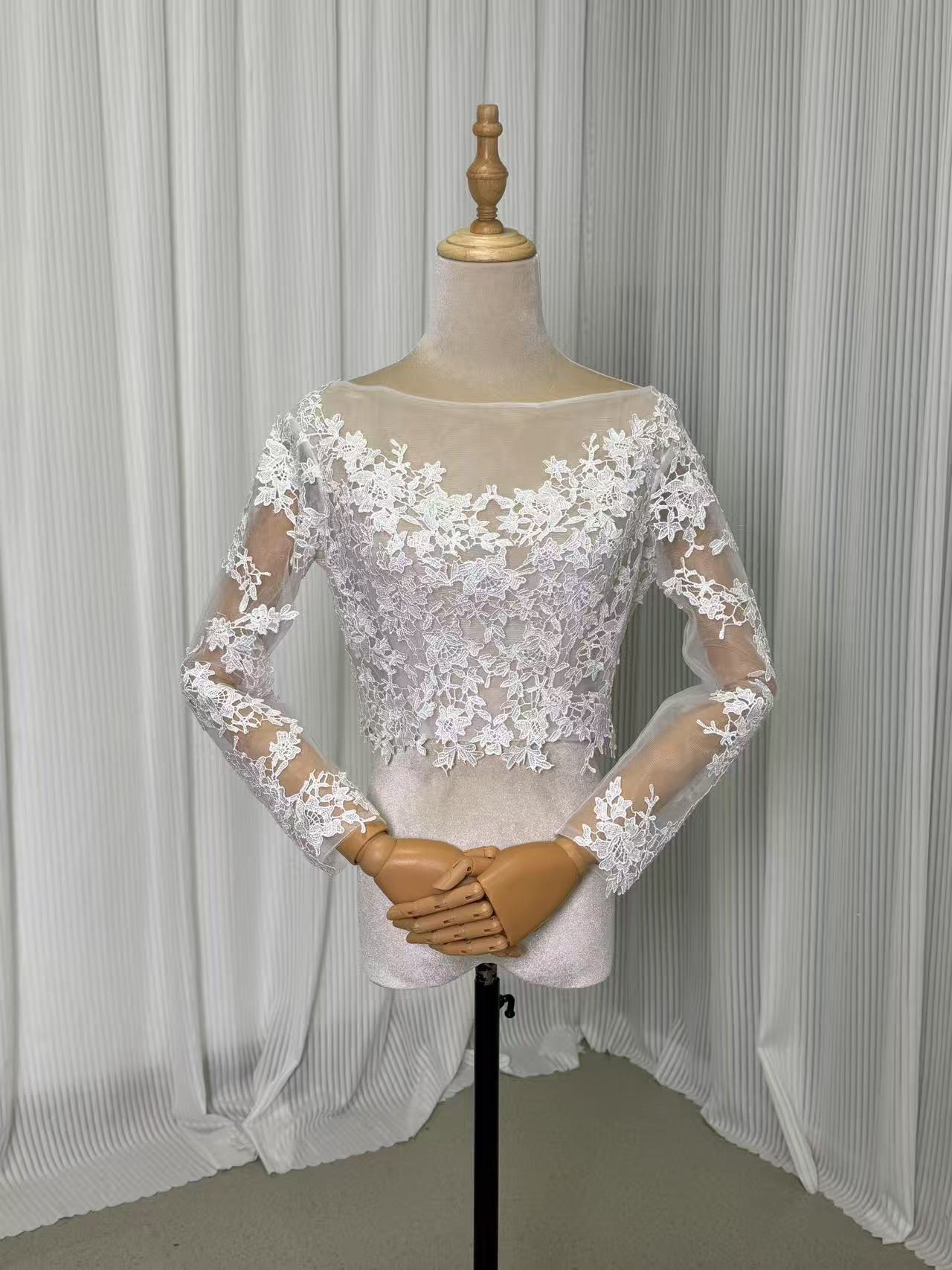 送料無料！ボレロ ロングスリーブ くるみボタン 流れる透け花レース ラウンドネック 披露宴/結婚式 花嫁
