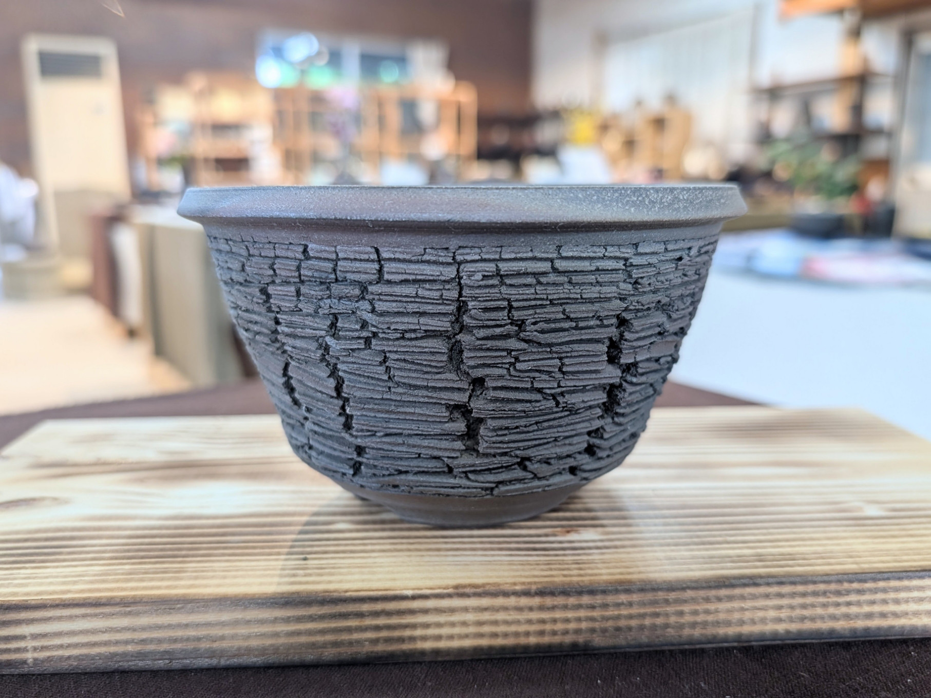 【植木鉢】◆テレビチャンピオン陶芸王が作る器・炭化窯変裂罅紋様鉢(たんかようへんれっかもんようばち)
