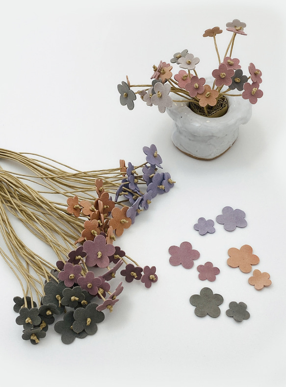 レザーフラワー #4 秋に咲いていそうな花　60枚 1枚目の画像