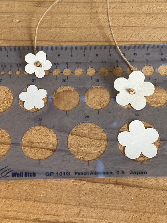 レザーフラワー #4 秋に咲いていそうな花　60枚 4枚目の画像