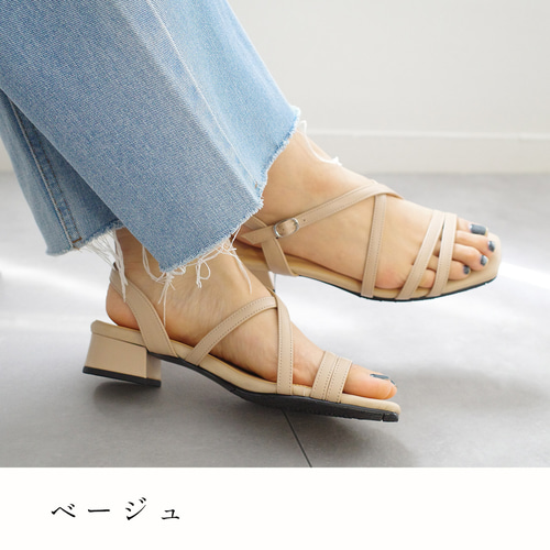 新作】程よいモード感 スクエアトゥ×チャンキーヒール クロス