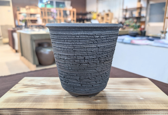 【植木鉢】◆テレビチャンピオン陶芸王が作る器・炭化窯変裂罅紋様鉢(たんかようへんれっかもんようばち) 1枚目の画像